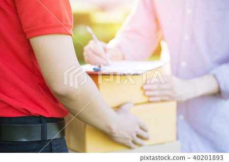people man signing receipt receiving package  40201893