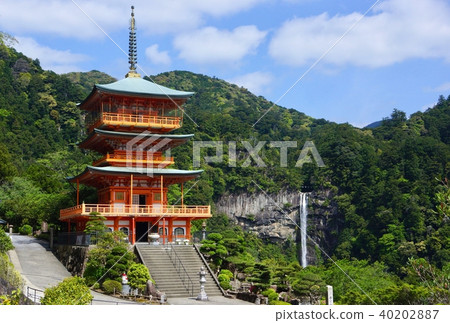 Scenery of Nachi Waterfall, Aogishi Temple Triple Tower, Nachi Katsuura Town, Higashimuro District, Wakayama Prefecture 40202887