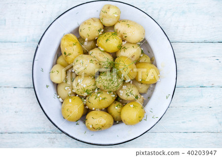 potatoes with garlic on a light wooden background 40203947