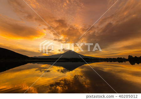 Sunrise 2 of Lake Tanuki 40205012