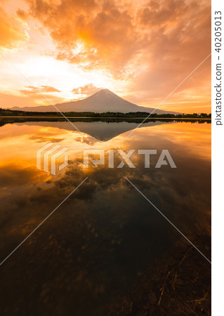 Sunrise 3 of Lake Tanuki 40205013