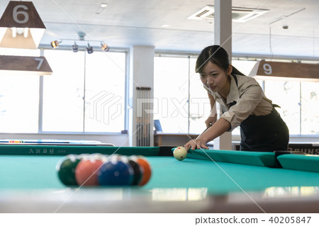 Billiard image woman hustler 40205847