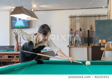 Billiard image woman hustler 40205852