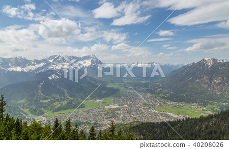 Alps panorama with Garmisch-Partenkirchen Bavaria Alps panorama with Garmisch-Partenkirchen Bavaria 40208026