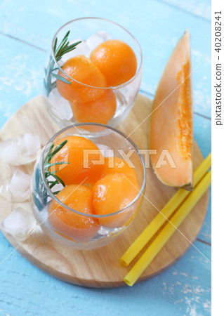 Summer diet cold drink: detox pure water and melon Summer diet cold drink: detox pure water and melon 40208241