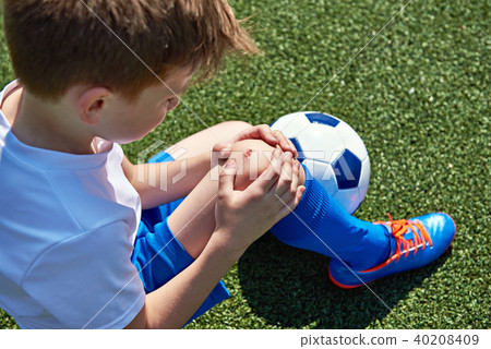 Injury of knee in boy football 40208409