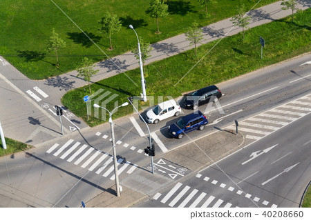 Cars standing in front of crosswalk on crossroad, 40208660
