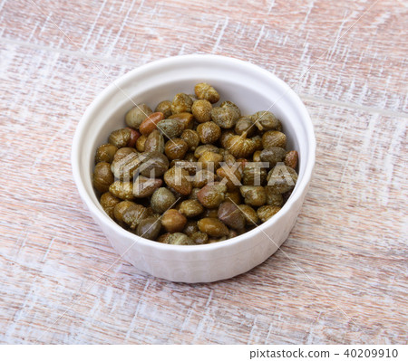 bowl with fresh capers on wooden table bowl with fresh capers on wooden table 40209910