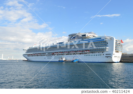 Luxury cruise ship anchored at Yokohama Port Luxury cruise ship anchored at Yokohama Port 40211424