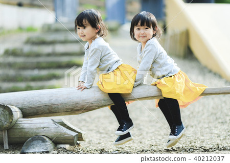 Children playing 40212037