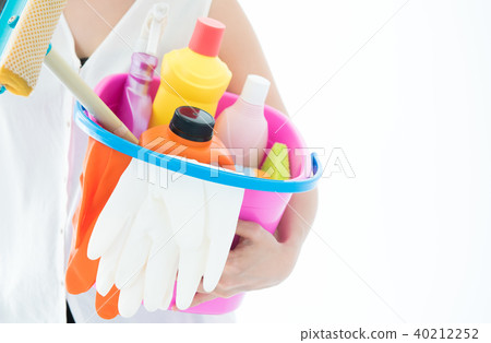 Couple buy a new home. Clean the house Couple buy a new home. Clean the house 40212252