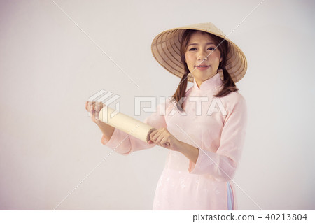 woman in pink dress and vietnam hat holding rollin 40213804