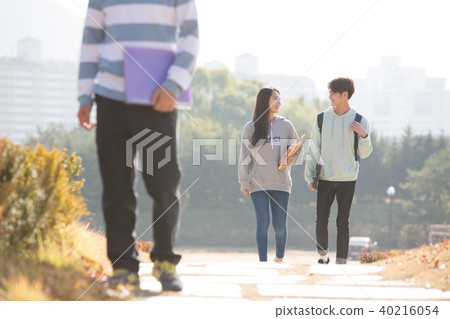 College students couple on fall campus College students couple on fall campus 40216054