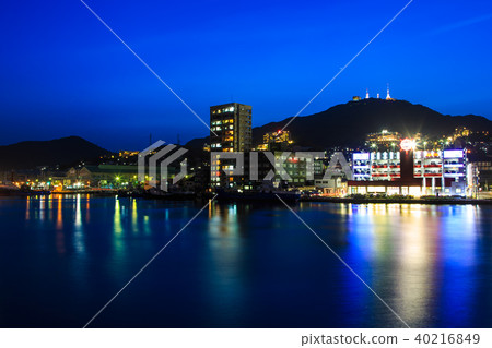 A night view of Nagasaki Port from the open space in front of the Nagasaki Prefectural Office Overlooking Mt. Inasa [Nagasaki City, Nagasaki Prefecture] 40216849