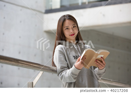 校園大學生 40217208