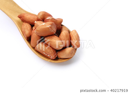 Peanuts are in a spoon. Peanuts are in a spoon. 40217919
