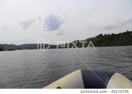 The destination of the rubber boat 40218596