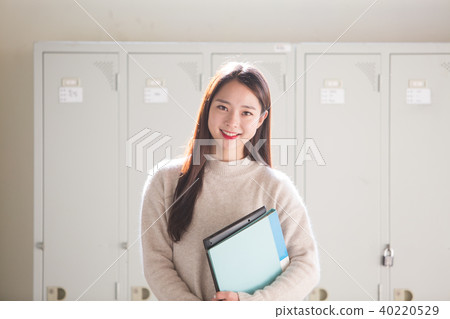 秋季校園大學生 40220529