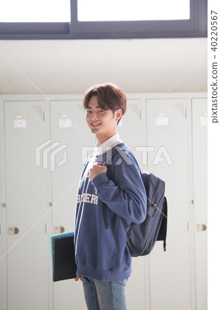 College students in the fall campus 40220567