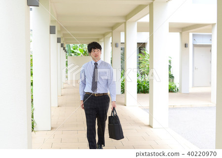 與袋子的一個商人 與袋子的一個商人 40220970