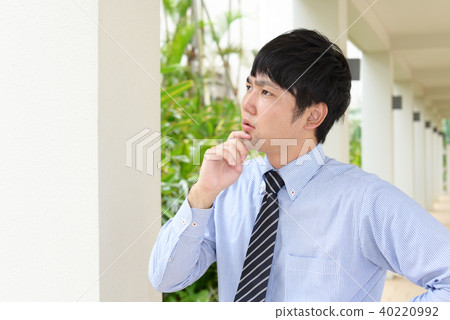 一個商人與焦慮的表情 40220992