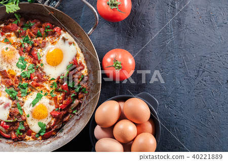 Shakshuka in a frying pan 40221889
