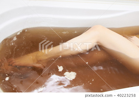 Modern spa treatments. Female feet. Bathing baths Modern spa treatments. Female feet. Bathing baths 40223258