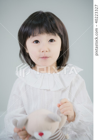 Cute girl 40223327