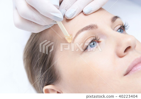 Hair removal. Cosmetic procedure.  40223404