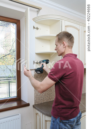 Installation of kitchen furniture. 40224666