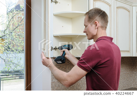 Installation of kitchen furniture. 40224667