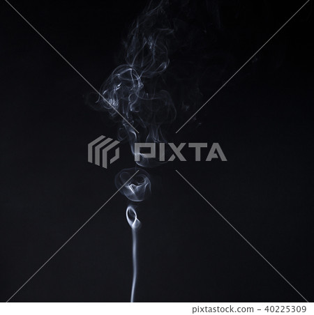 Smoky vertical cloud of smoldering aroma stick 40225309