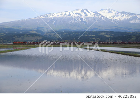 Mt. Chokai和貨運列車 Mt. Chokai和貨運列車 40225852