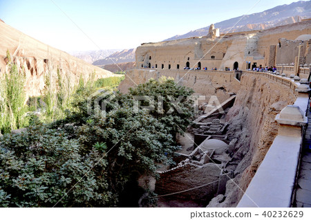 Bezeklik Chung Fa-dong Bezeklik Chung Fa-dong 40232629