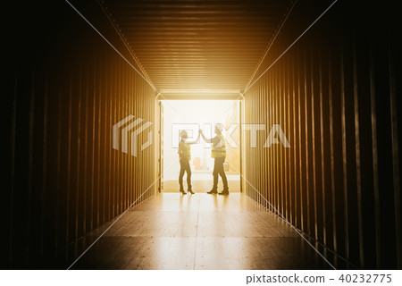 logistic and shipping collaboration success concept 40232775