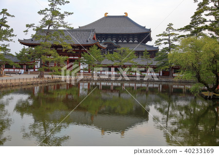 東大寺大佛堂鏡池 照片素材 圖片 圖庫