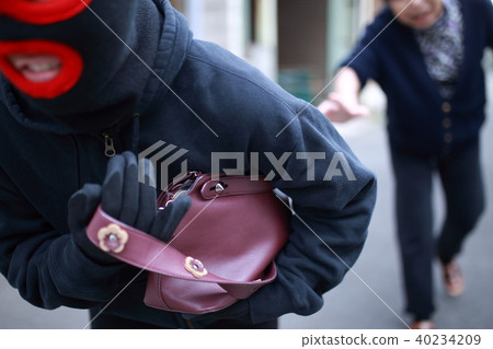 Snatch (crime victim perpetrator bag bag senior elderly theft robbery robbing face no back alley) Snatch (crime victim perpetrator bag bag senior elderly theft robbery robbing face no back alley) 40234209