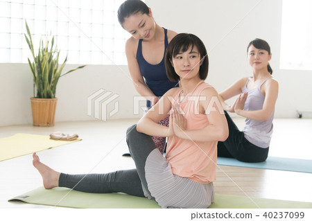Young Japanese woman taking yoga lesson in yoga studio 40237099