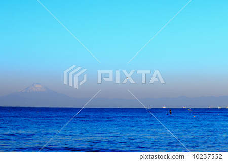 Waterside scenery (Kanagawa Prefecture, Mitohama, winter) 40237552