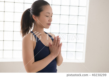 三十年代的日本女性瑜伽輔導員 40238299