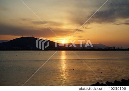 峨眉山和日落和吉野川 峨眉山和日落和吉野川 40239106