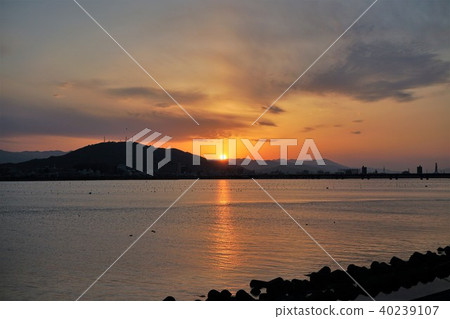 峨眉山和日落和吉野川 40239107