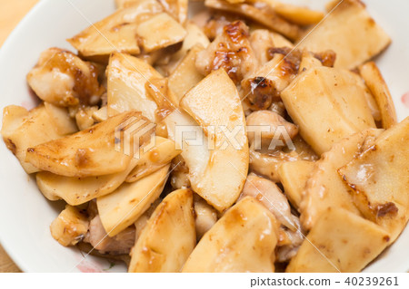 Stir fry of salmon Stir fry of salmon 40239261