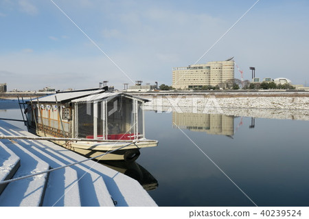 Snow scene of Nagara River Snow scene of Nagara River 40239524
