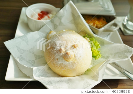 A table with animal bread, animal bread and handmade bread A table with animal bread, animal bread and handmade bread 40239938