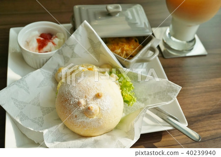 手工製造麵包的圖像,餐桌用動物麵包,早餐圖像 手工製造麵包的圖像,餐桌用動物麵包,早餐圖像 40239940