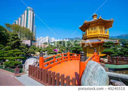 The golden pavilion and red bridge The golden pavilion and red bridge 40240318