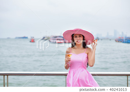 Holiday concept. Beautiful girl is happy to celebrate. Beautiful 40241013