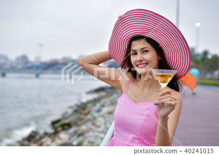 Holiday concept. Beautiful girl is happy to celebrate. Beautiful 40241015