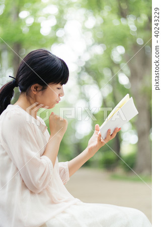 Reading image Reading image 40243229